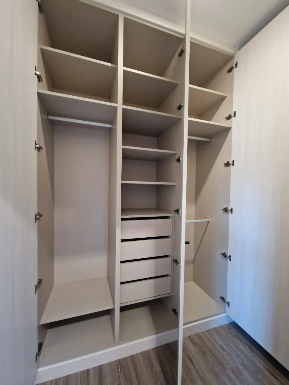 Projeto realizado — Roupeiros